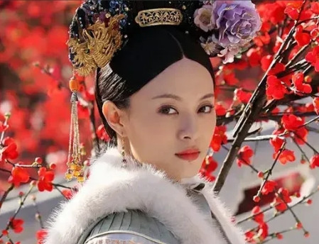 当年，甄嬛传杀青后，饰演“曹贵人”的陈思斯来到录音棚配音，进去她就听到棚里传出孙