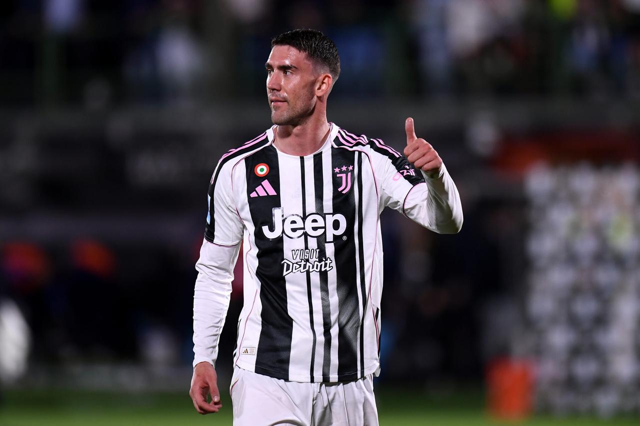 【尤文手握弗拉霍维奇的续约主动权】在去年短暂的续约僵局过后，双方已恢复沟通，