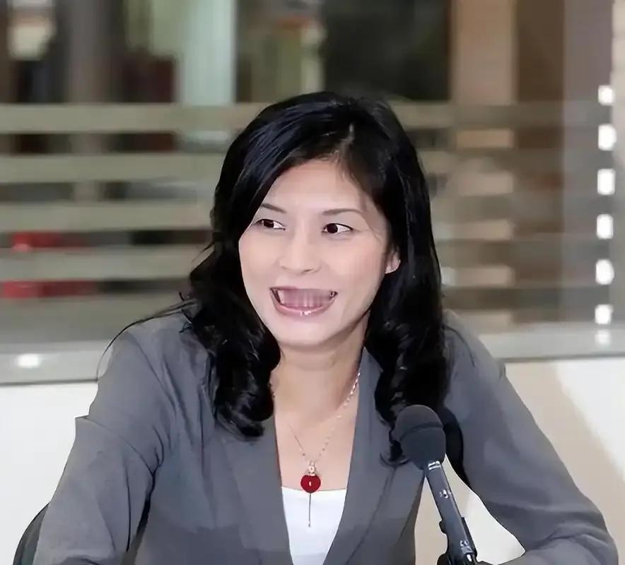郑丽文到花莲力挺傅琨萁，上台演讲可以说是所有的矛头与愤怒都指向赖清德。郑丽文