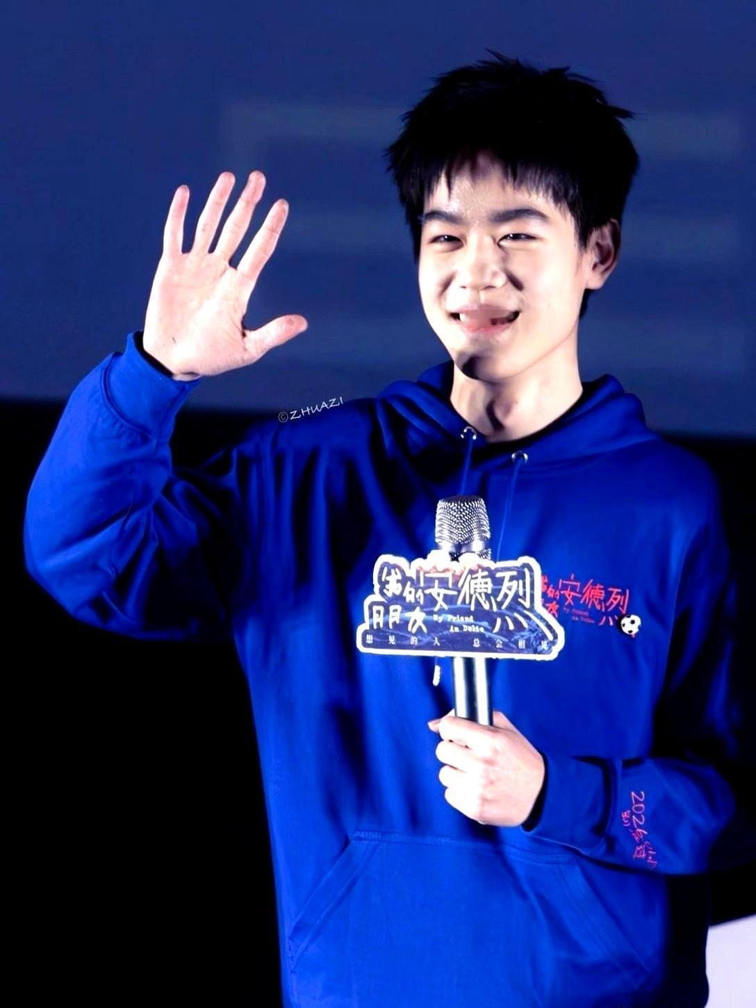 15岁手握80亿票房别急着划走，这不是营销号吹牛。韩昊霖，2009年出生，