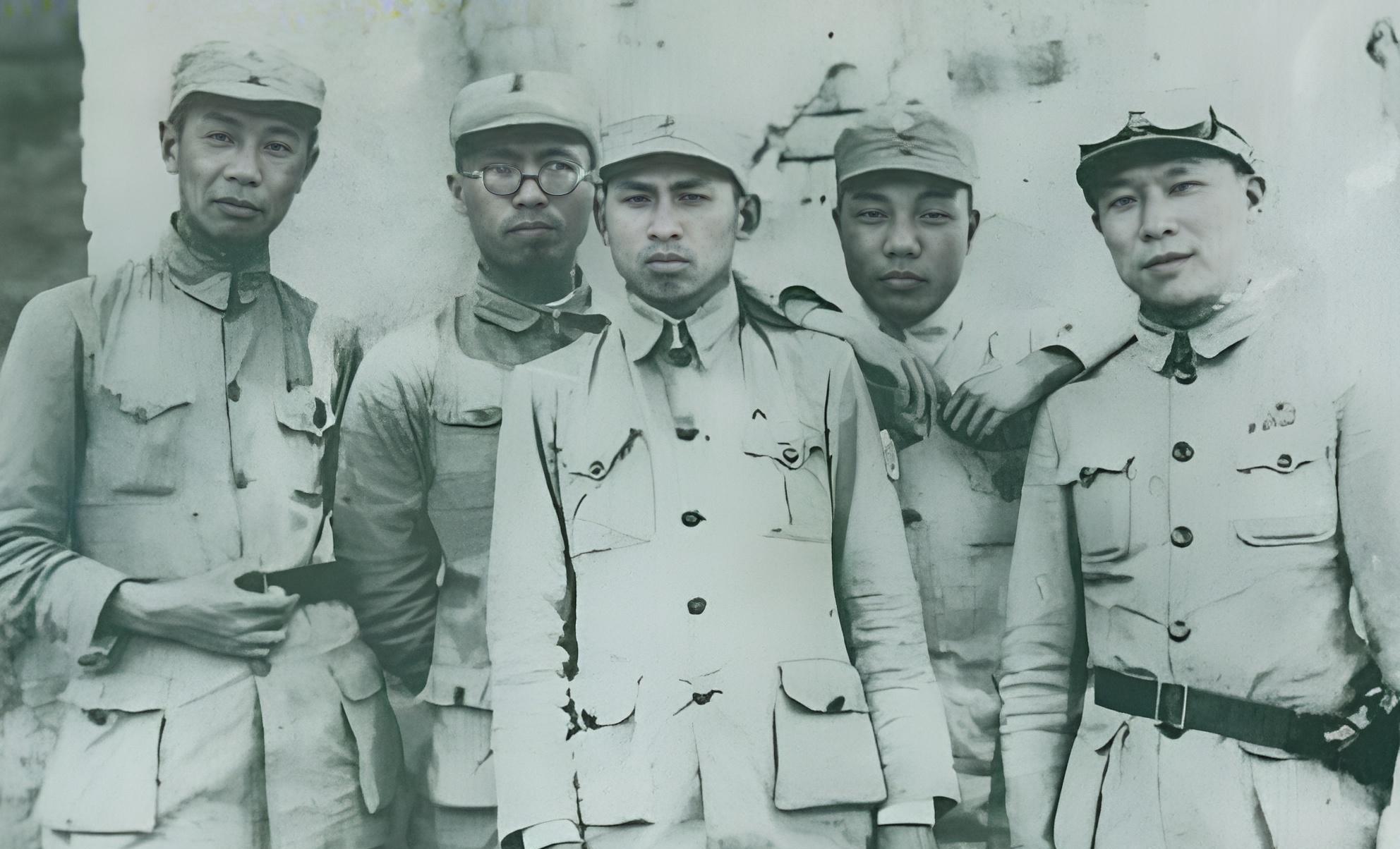 1949年，毛主席突然撤下罗荣桓、刘亚楼，拆散四野“铁三角”。这一决定看似突然，