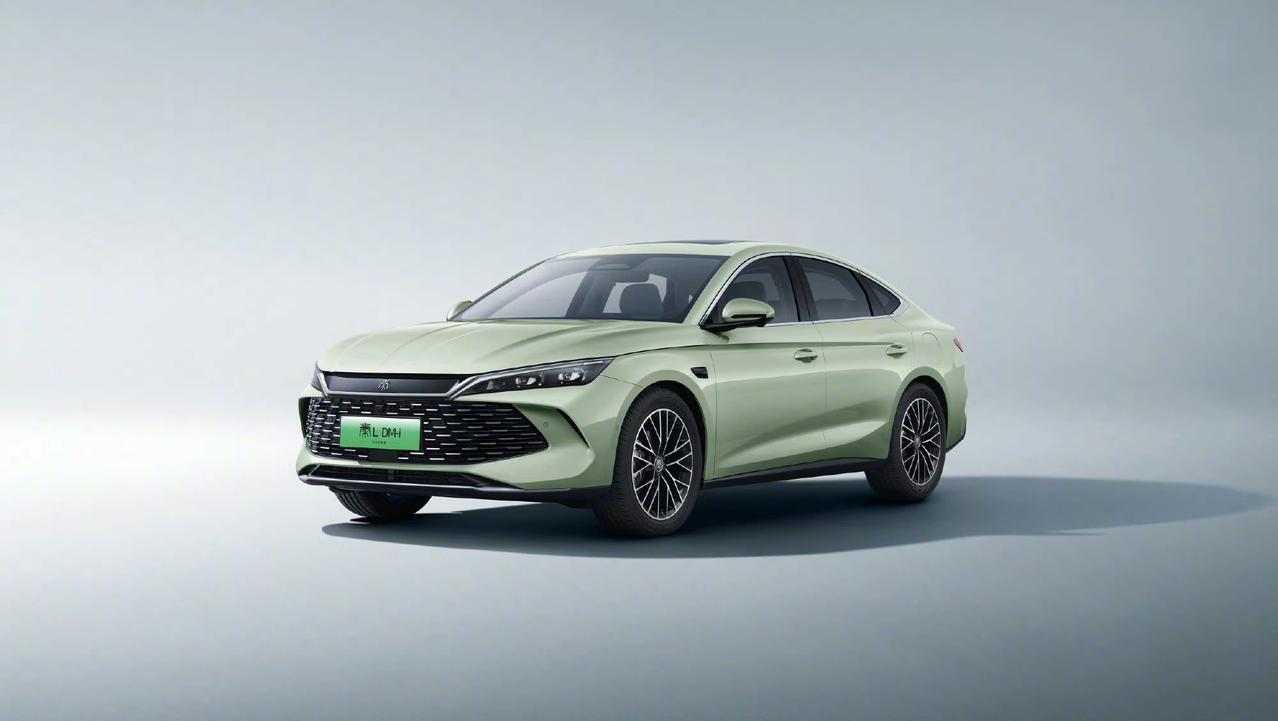 国家插混新规落地后，市场对长续航、低能耗的需求愈发迫切，而比亚迪2026开年的这