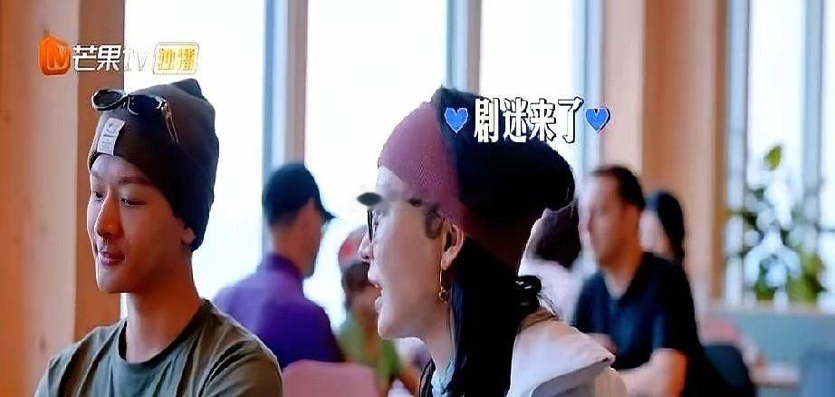 在娱乐圈，有个奇怪的现象：有些演员坚决拒绝炒作、避开“CP营销”，反倒用真情实感