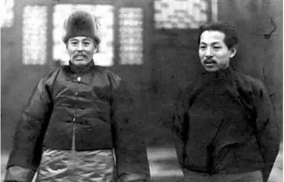 1949年，国民党在战场上连吃败仗，大陆控制区越来越小，蒋介石眼看大势已去，只好