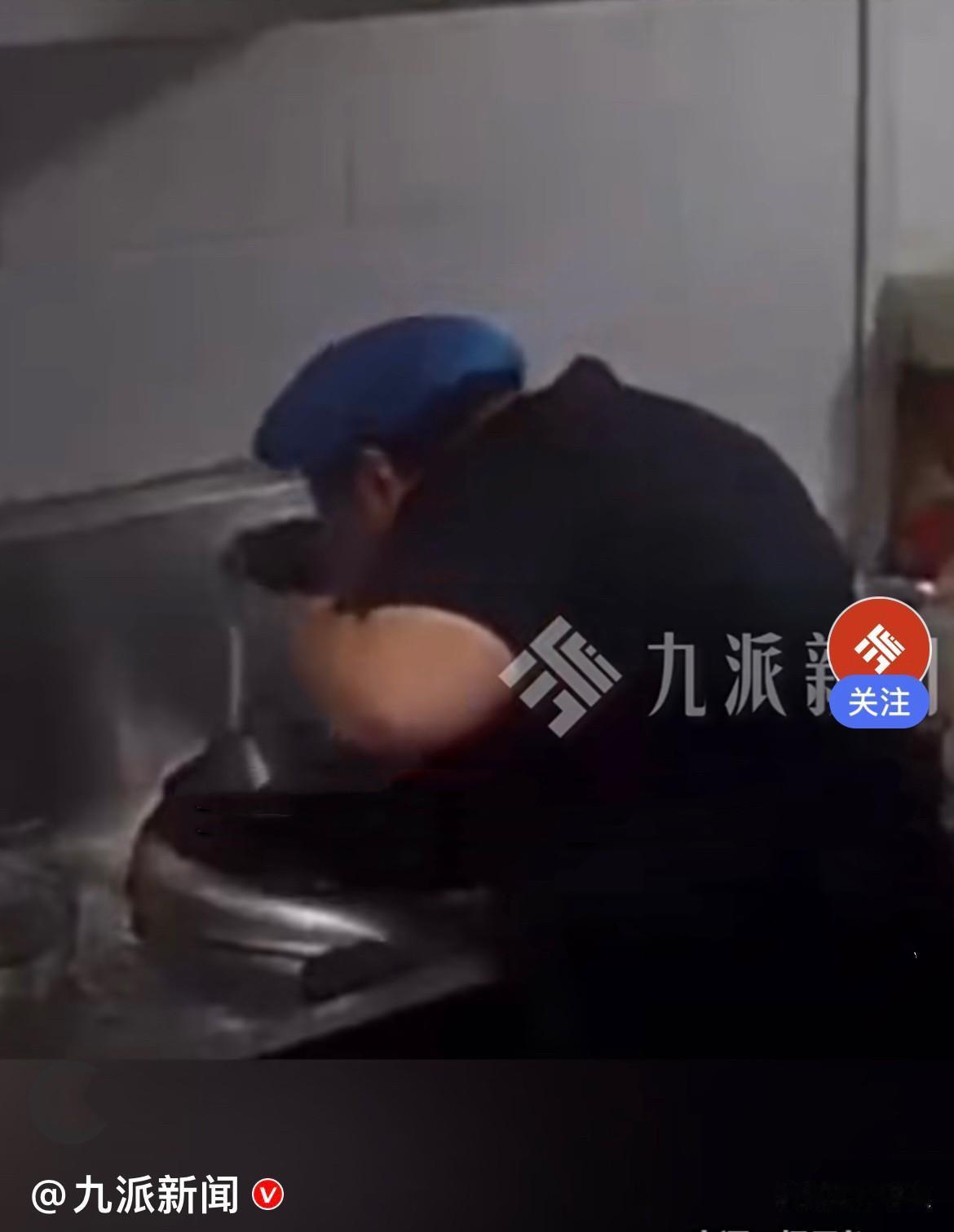 近日，陕西西安一家烧烤店，后厨离谱一幕被监控完整拍下，让人头皮发麻、无比反胃…