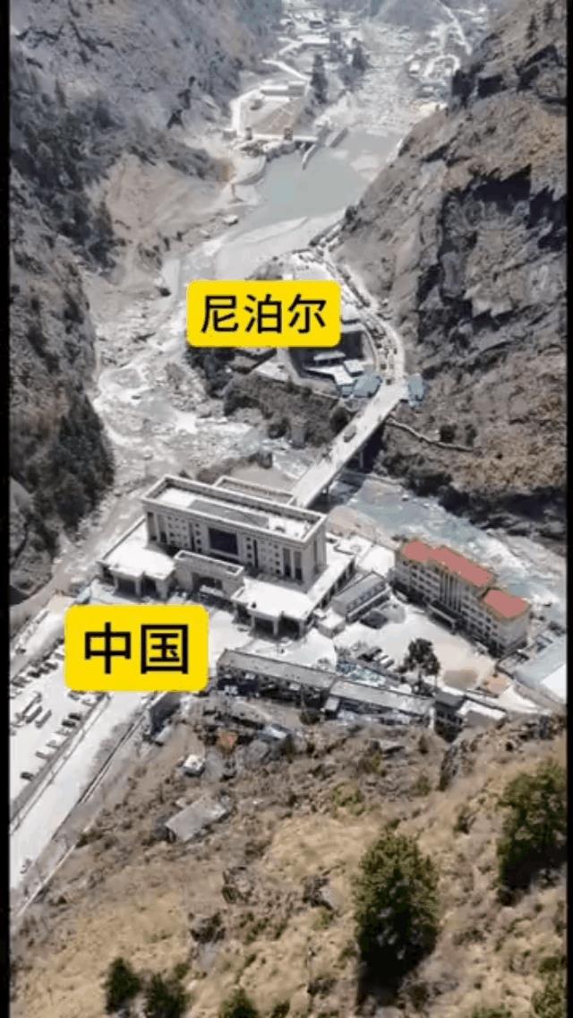 不在一个档次上，没什么可比的！每一个关口都是一座要塞，平时也会驻军战时那就是前