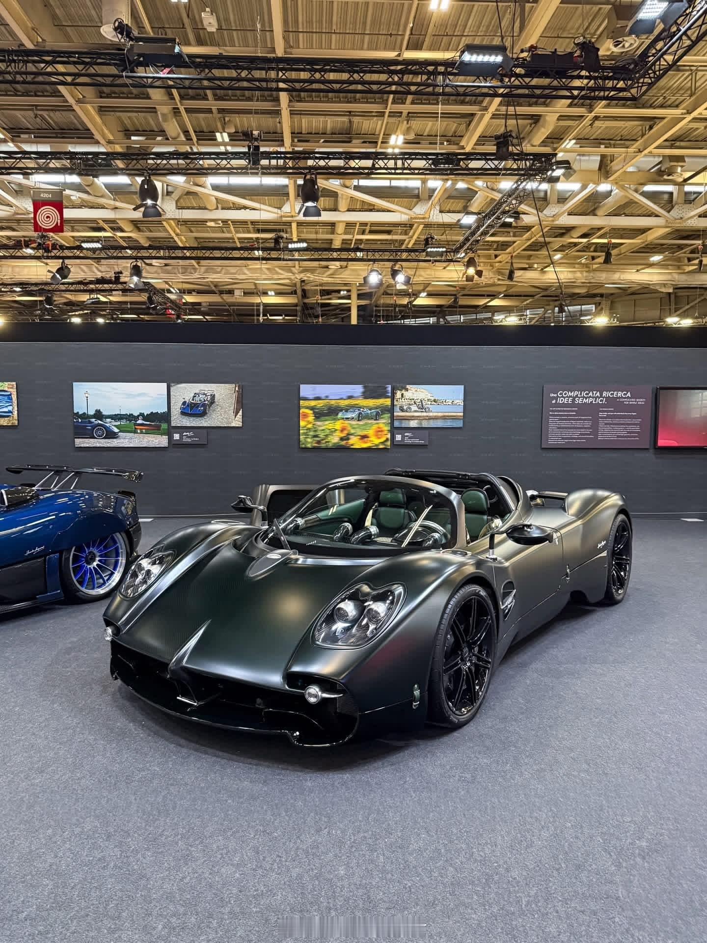 法国🇫🇷巴黎老旧燃油车车展洋人确实没落了还在玩这些……