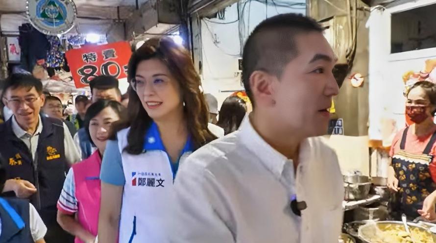 郑丽文今天下基隆基层，首次陪同县市长参选人谢国梁扫街拜票，白营副市长邱佩琳还在怒
