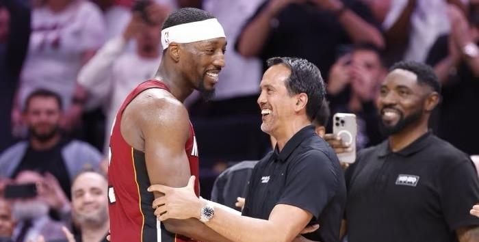 83分后的断崖式下跌自从阿德巴约83后，热火12场比赛失分约120+分，胜率