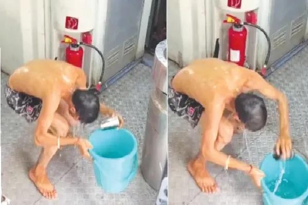 为拍短视频“勇闯”列车卧铺洗澡！印度小哥火了26万次后被逮捕谁能想到，