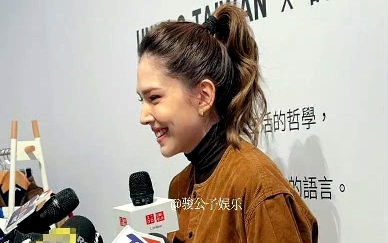 明星不晒娃，我们慌什么？许玮甯生完娃第一次露面，脸在发光，她说“人生完整了”。