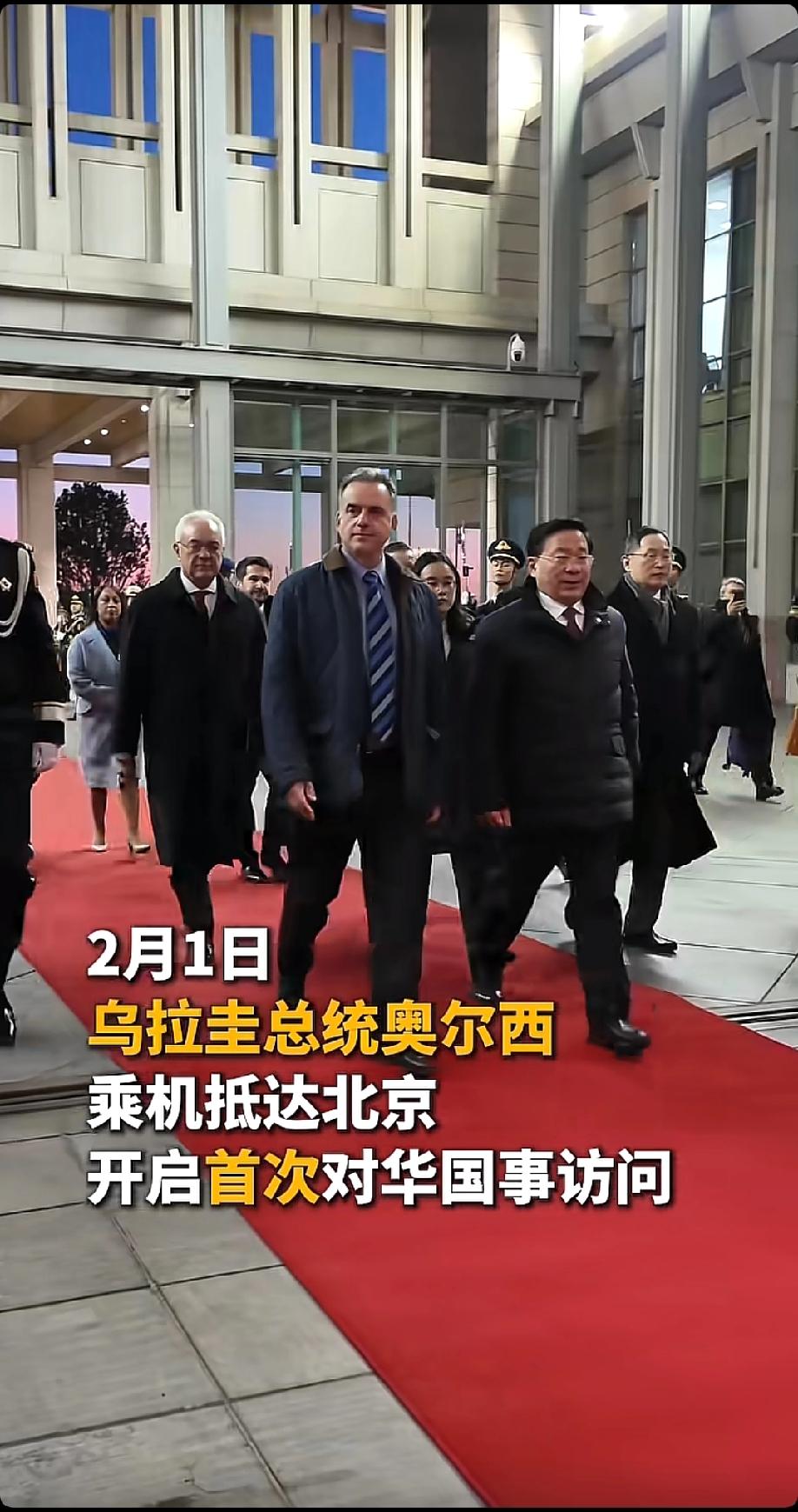 乌拉圭和我们关系这么好，但，巴拉圭不识时务。乌拉圭抓紧时间增强实力，吐并掉巴拉