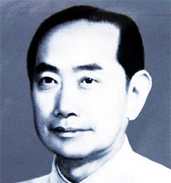 1947年8月，国民党驻盐城的师长李铁民下令将城内一百多地下党杀害，少将韩君明劝