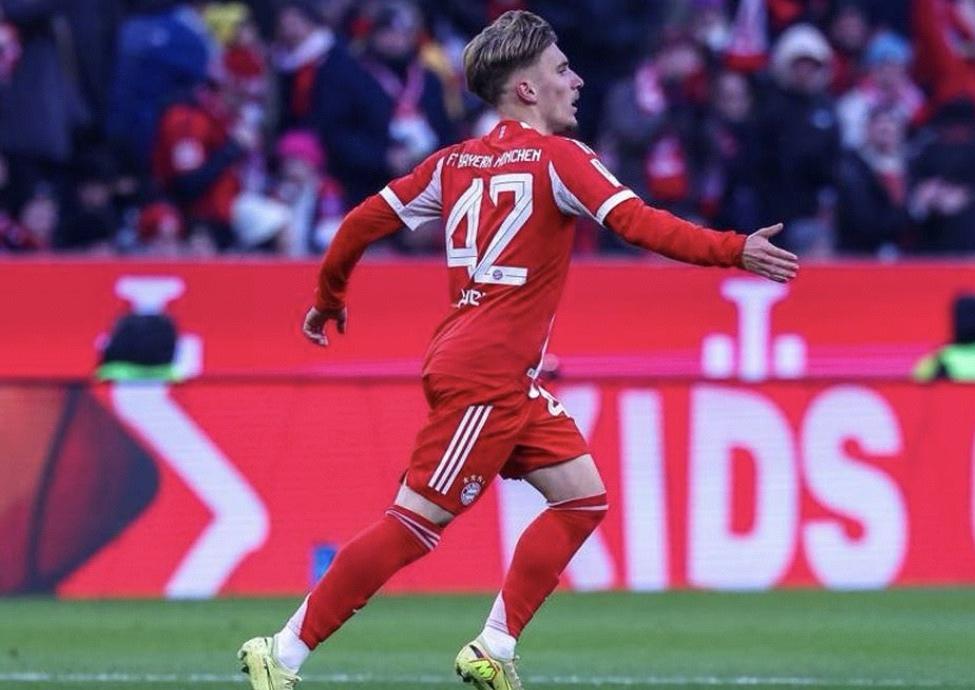 17岁的伦纳特-卡尔横空出世！这绝对是拜仁本赛季最大的收获，这名小将正在不断的创