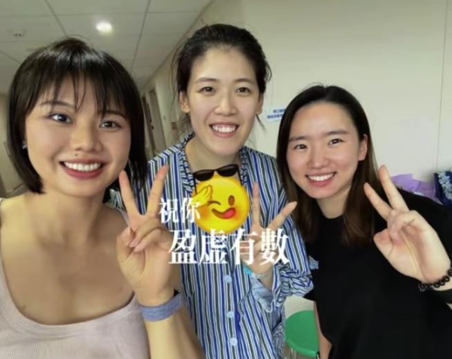 【李盈莹:心脏手术成功】8月5日，中国女排李盈莹更新社媒，晒出自己术后恢复图