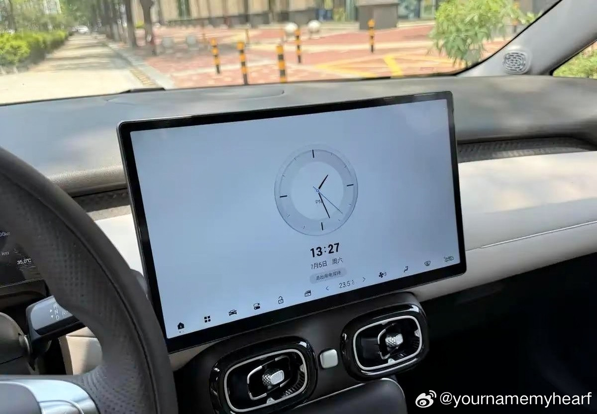 之前盲猜埃安UT530宁德版的起步价会在11万出头，毕竟配了宁德时代的电池，成本摆在那里。但今天看到