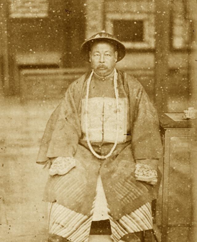 左宗棠逝世后，慈禧为何落泪？墓地有专人守护，坟前十六字让人深思！1875年5月