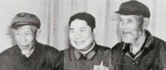 1973年，杨得志下乡看望老战友，却发现老战友生病却没钱治，县委见他生气，急忙解