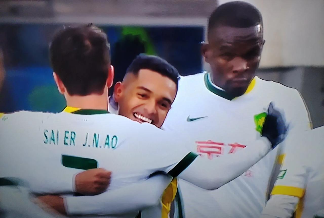 恩加得乌长春亚泰成中超最后一战！原本今夏已经合同到期的恩加得乌，经俱乐部挽留与