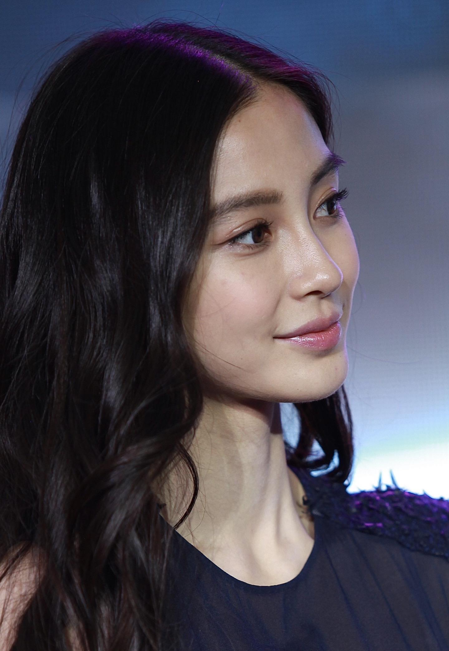 杨颖。