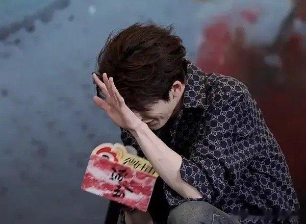 笑不漏褶子可以学张凌赫这样