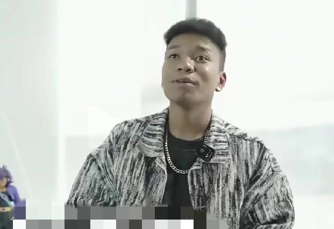 “只找中国女人结婚！”黑人小伙杰瑞是中国和澳大利亚混血。他说自己是土生土长的
