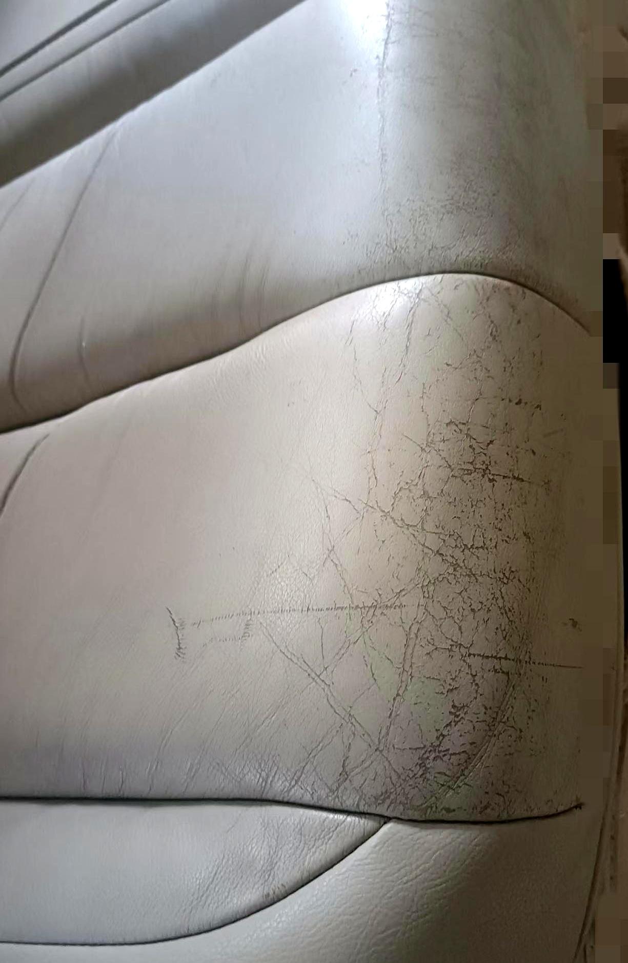 姐姐家六千多买的真皮沙发，租给租户三年，每月租金才1800。租户直接把崭