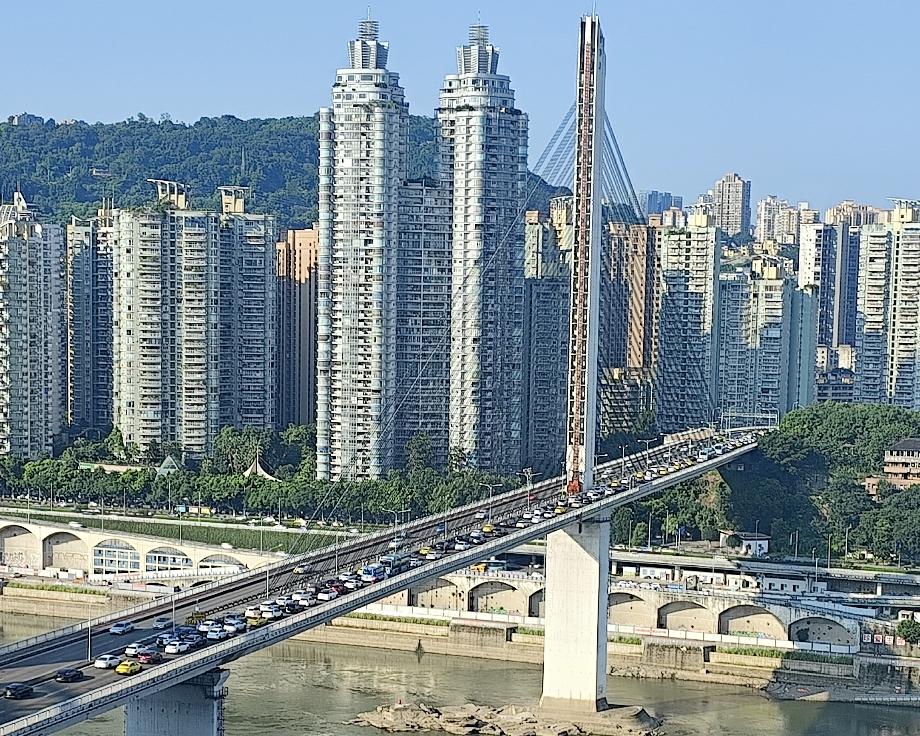 官方对住房作出全新定位：住房为大宗消费品。住房从过去的投资增值标的，正式回归