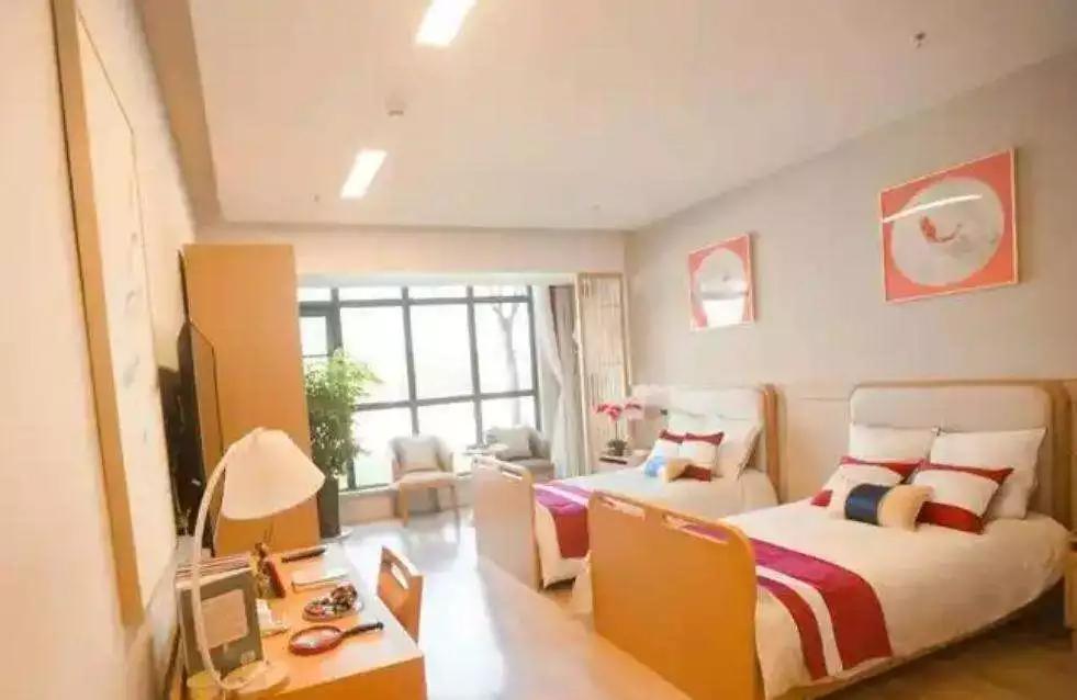 演员牛犇万元养老院，豪华承度好比总统套间。2019年妻子离世后，他没住儿子的别墅