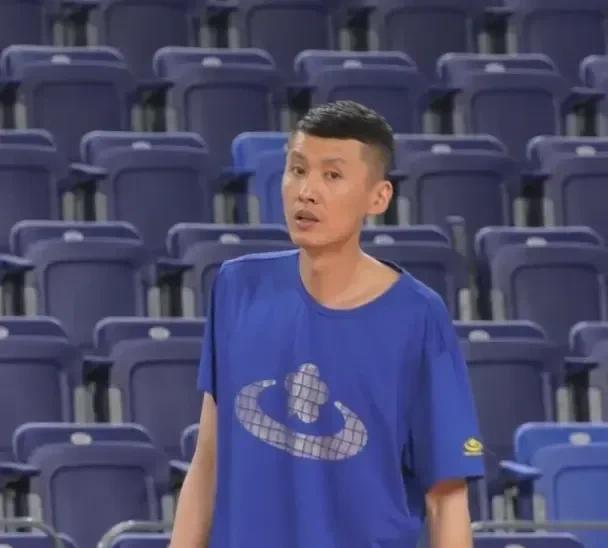 【再说女排队员的选材】天津女排青年队主教练刘仁德，其实是一个水平很高的教练。但