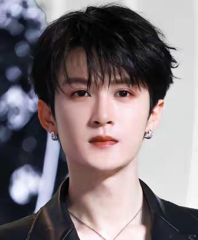 盘点各大娱乐公司的当家明星：乐华：一哥王一博，一姐吴宣仪天娱：一哥华晨宇，一姐李