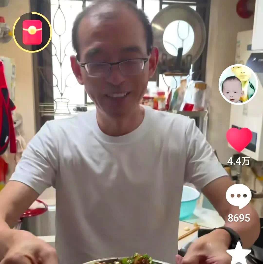谢浩男魅力真的好大啊！两次视频就成功帮爸爸扭转乾坤。翻到他爸最新视频