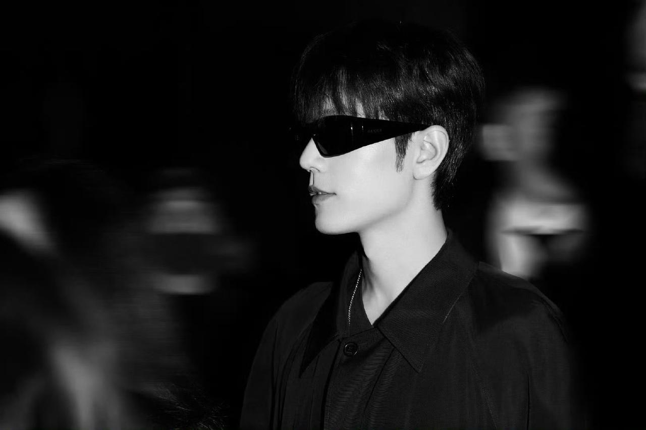 米兰采访名场面太可爱了！被问到“米兰天气该怎么穿”，肖战居然秒接“还没吃什么好的