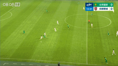 北京国安上诉，除了大家热议的两次争议判罚，还有第三个。第一个争议判罚：韦世豪报