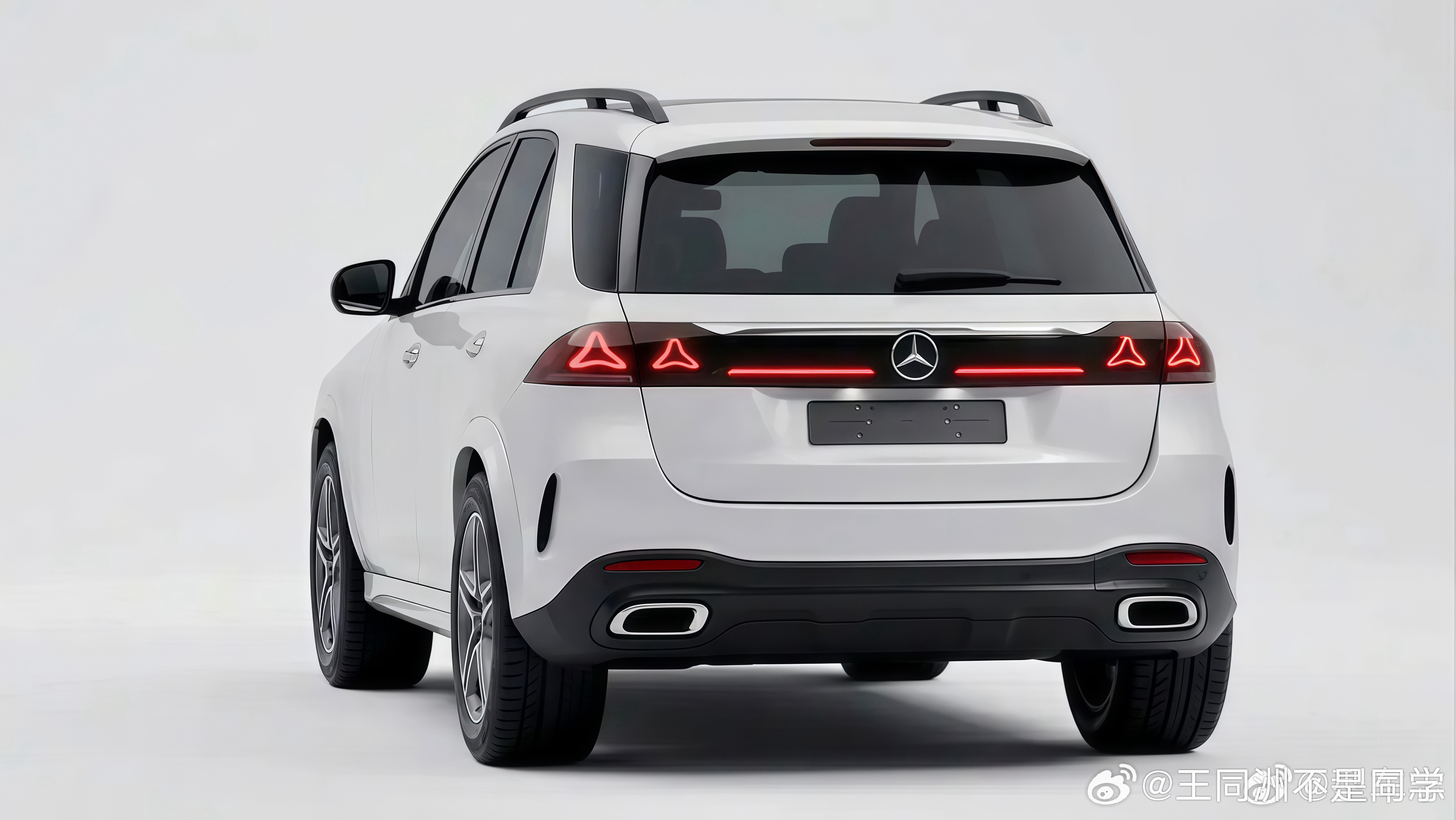 网传奔驰新车二次改款的车尾图疑似新款GLE…我觉得最好不是现在的GLE多好看啊，