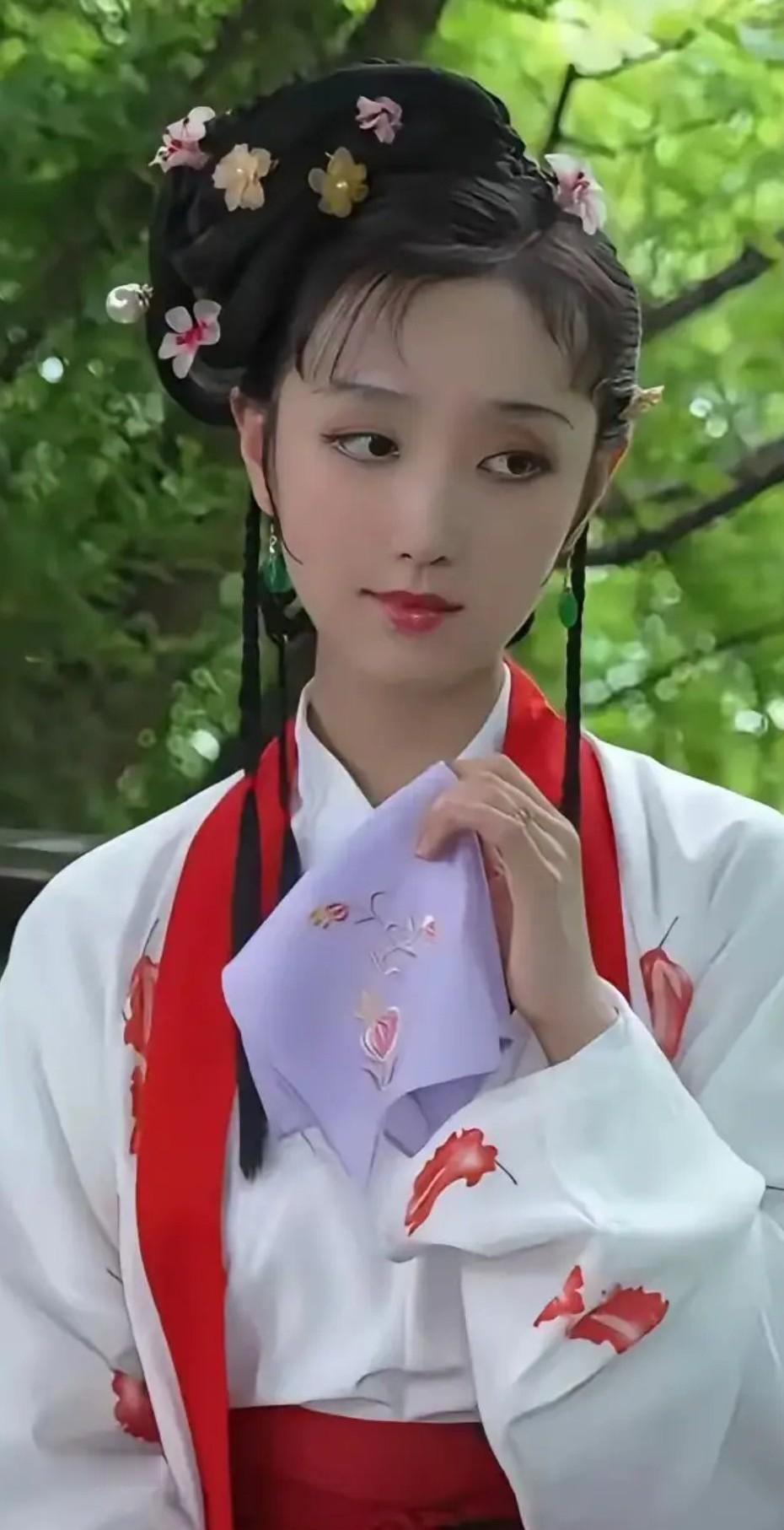 林妹妹来咯！大家都来看！！重新翻拍的经典《红楼梦》，最重磅的演员林黛玉已经定