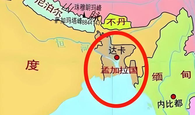 印度总是盯着巴基斯坦，它为什么不敢吞并孟加拉国？翻开南亚地图，孟加拉国三面被