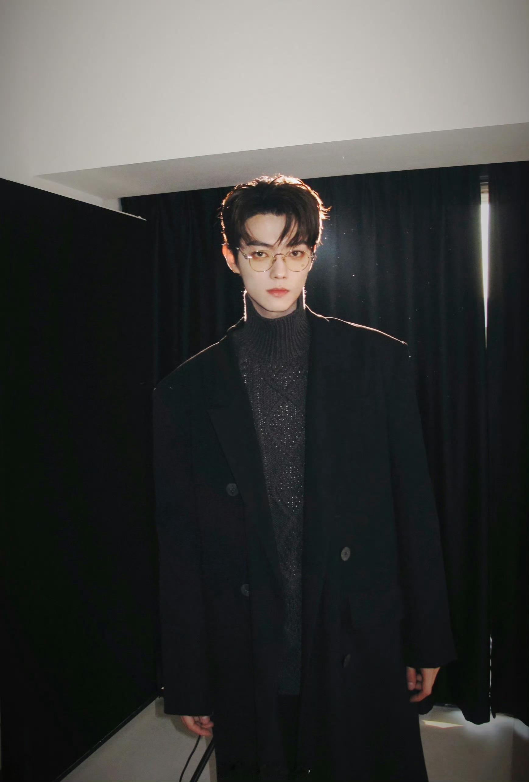 许凯营业让我幻视好几个角色，高干文霸总再度归来，帅哥以后能不能多发。