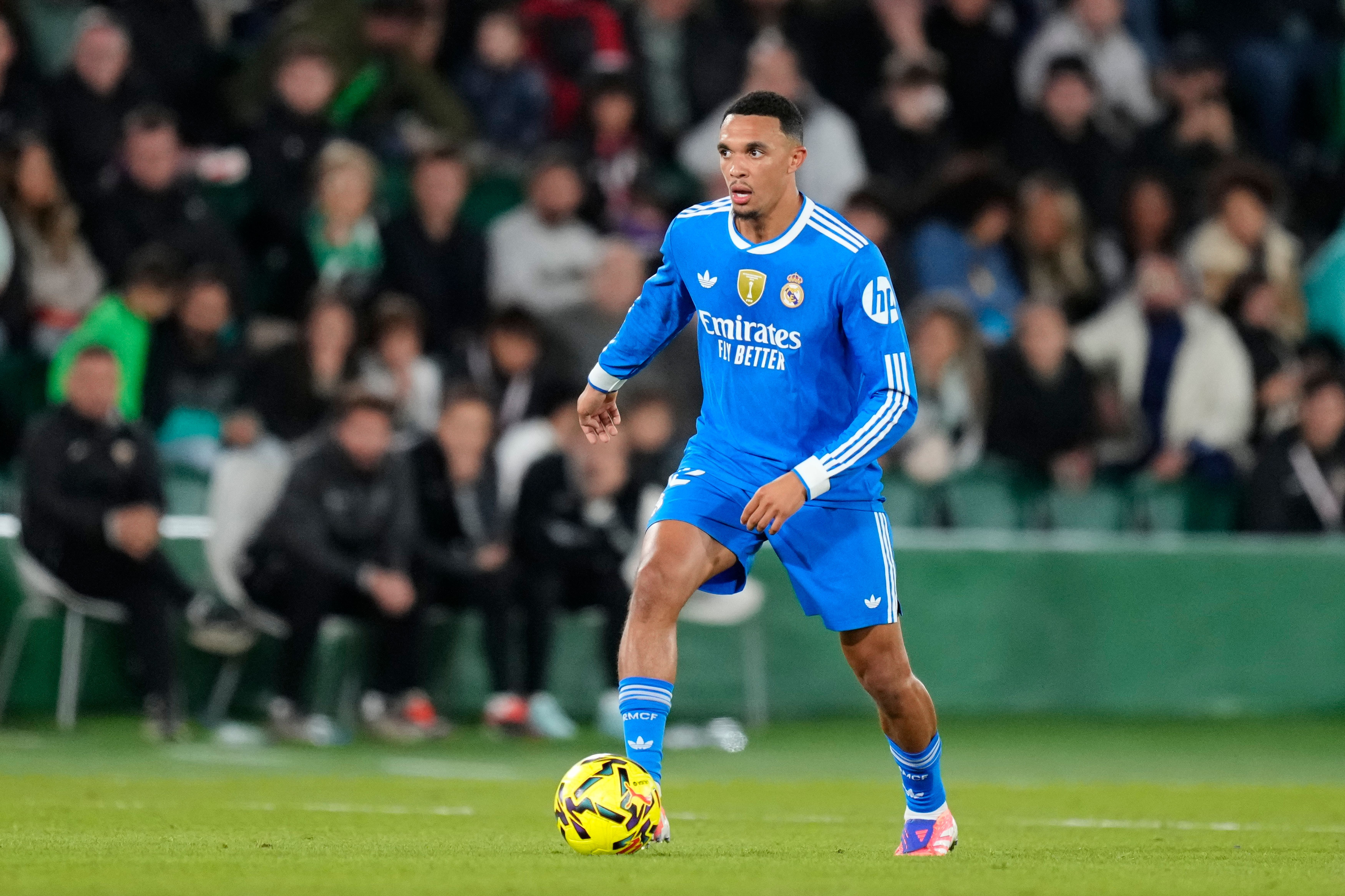 TA: 皇马教练组对阿诺德受伤感到难过, 巴尔韦德预计将踢右后卫