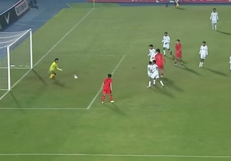 把对手踢到眼神涣散，中国U17昨晚的表现，让人耳目一新！14球大胜东帝汶！董