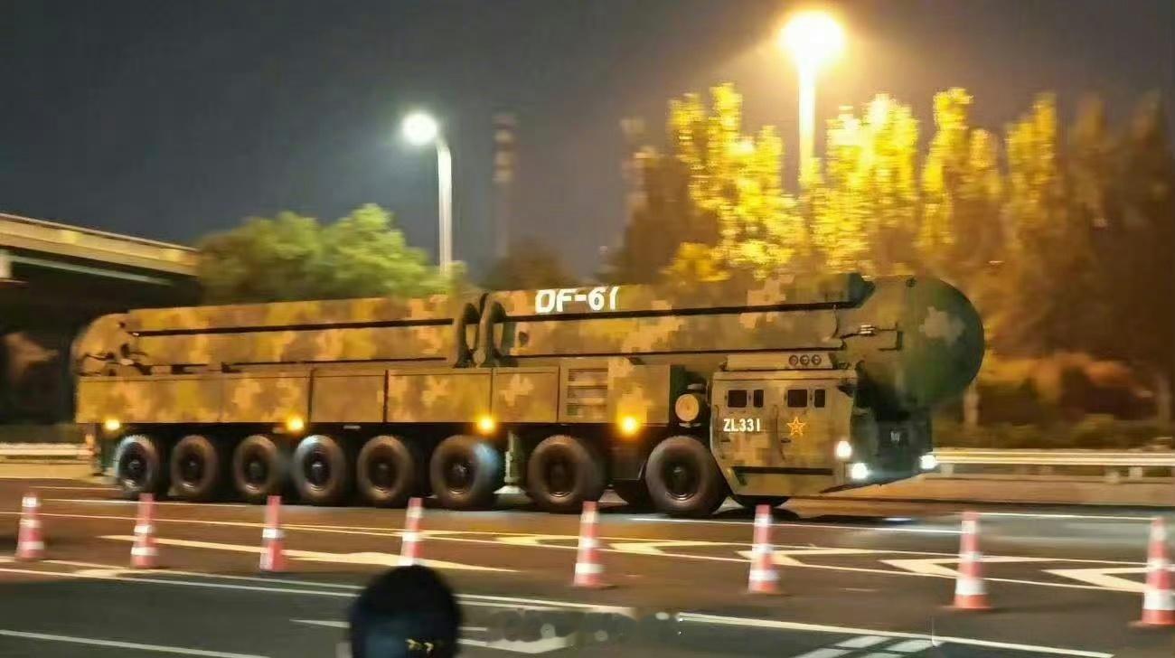 东风61DF-41已经够牛逼了，居然还有DF-61。所以DF-51藏起来了？[酷