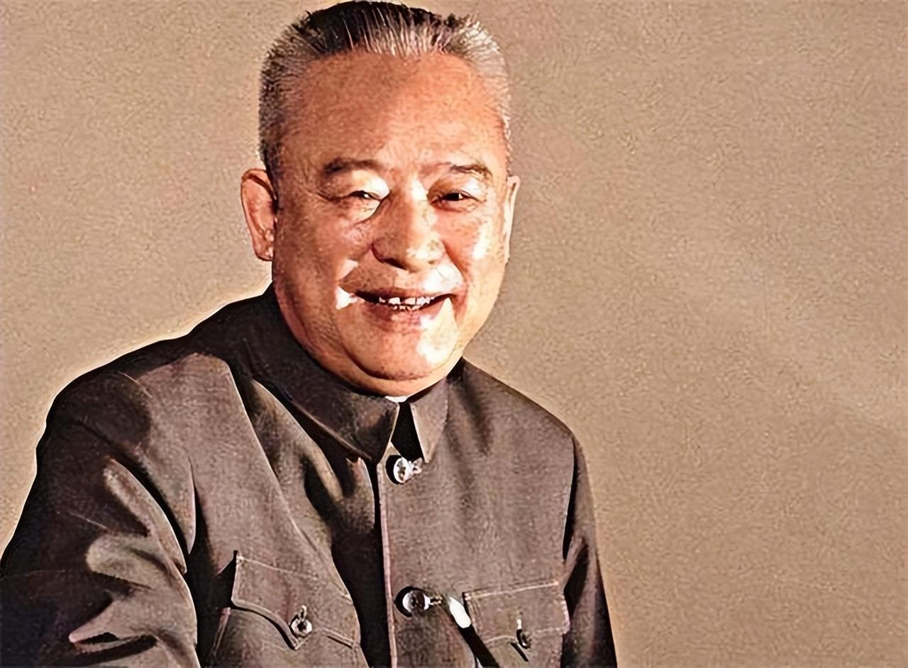 1958年，一位名叫余秋里的将军被突然调任石油工业部部长。毛主席见到他第一句话不