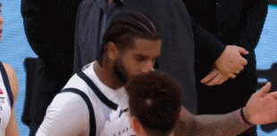 威风凛凛的布朗，三分球才11中3.再奇葩都是赢球大功臣山东缺兵少将，高诗岩和