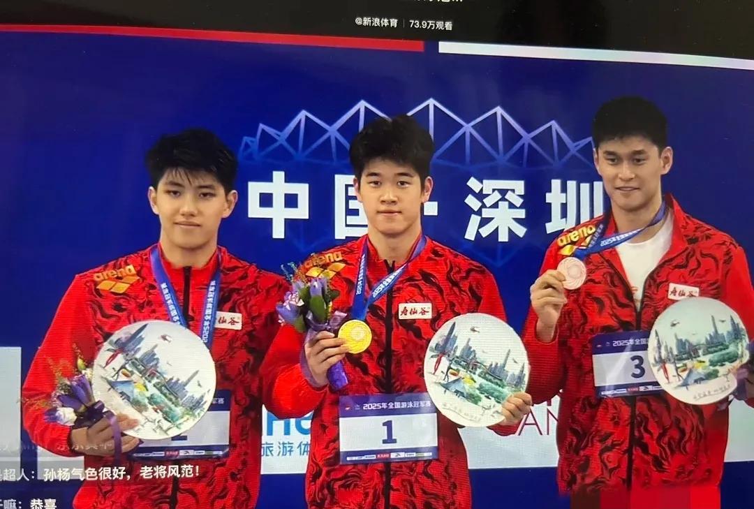 孙杨还是老了，落后了潘展乐整整2秒多。而潘展乐则实现了幼年时的豪言壮语：“比孙
