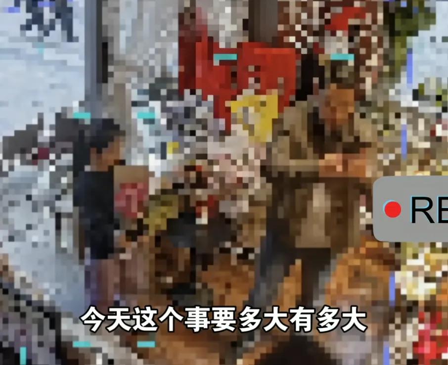 50元5枝玫瑰，毁了女孩给妈妈的三八节惊喜，爸爸大闹花店的样子，太窒息了真