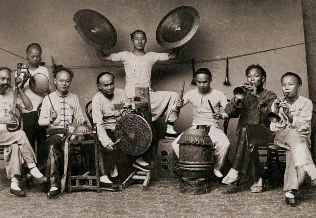 晚清的财政收入达一亿两白银，这是一笔巨大的财富，这样雄厚的财力，是当时世界上绝大