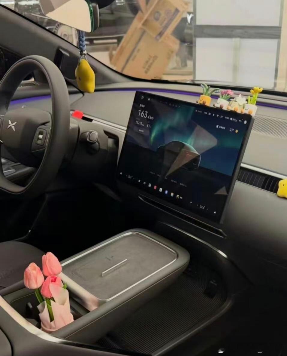 质感挺好小鹏GX狮子头复读机：你们不会单纯到觉得小鹏GX连Mona都不如吧？？？