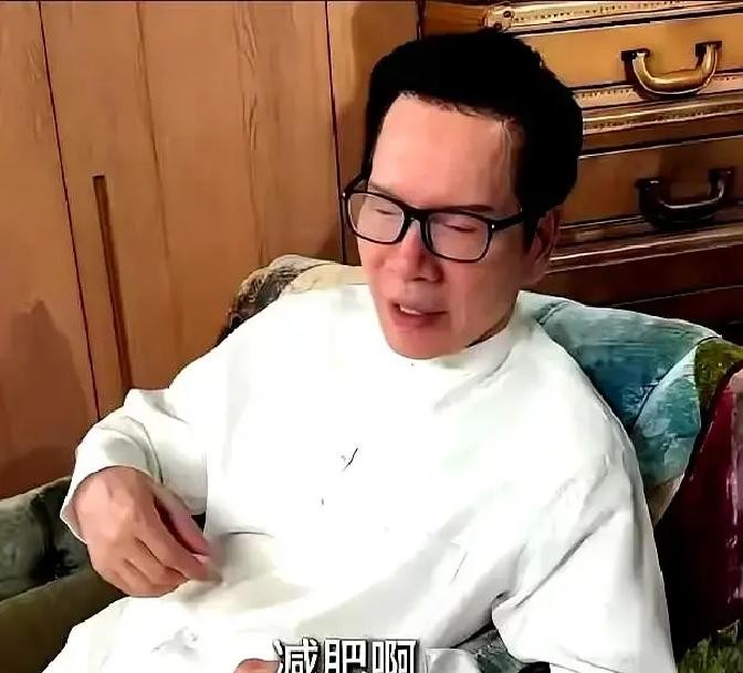 真是不看不知道，普通人拼了命赚钱就为了吃香喝辣，结果那些身家百亿的香港顶级大佬，饭桌上的东西便宜得吓