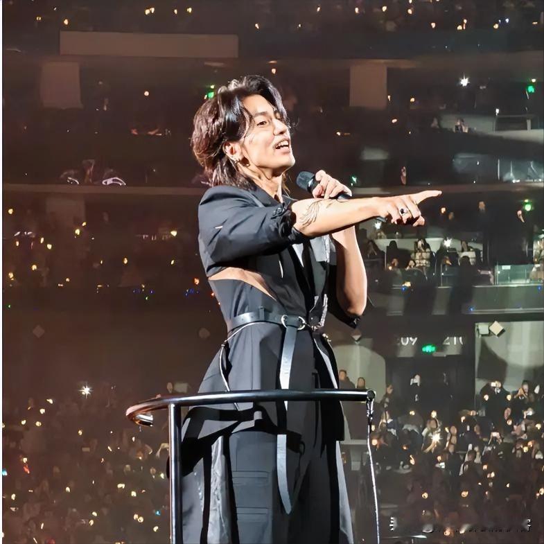 我一个闺蜜线下见过言承旭，她说了一个大实话，让我大吃一惊，说他根本不是线上那