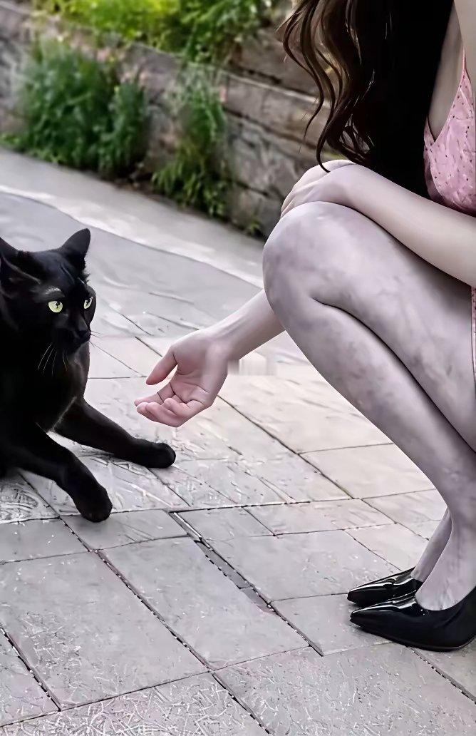 猫见了都害怕，我怀疑她不是人